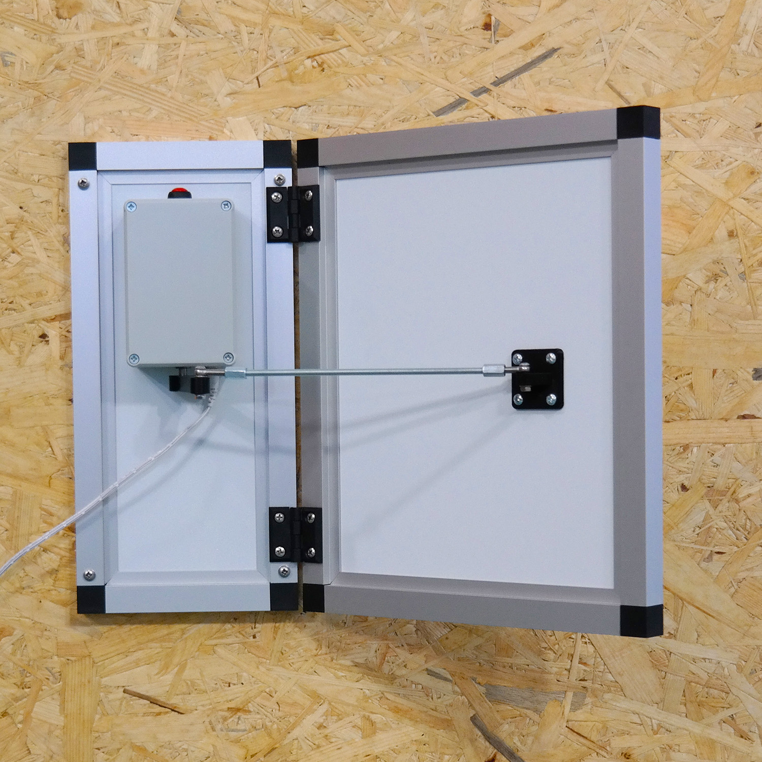 Automatcká dvířka kurníku Automatcká dvířka kurníku